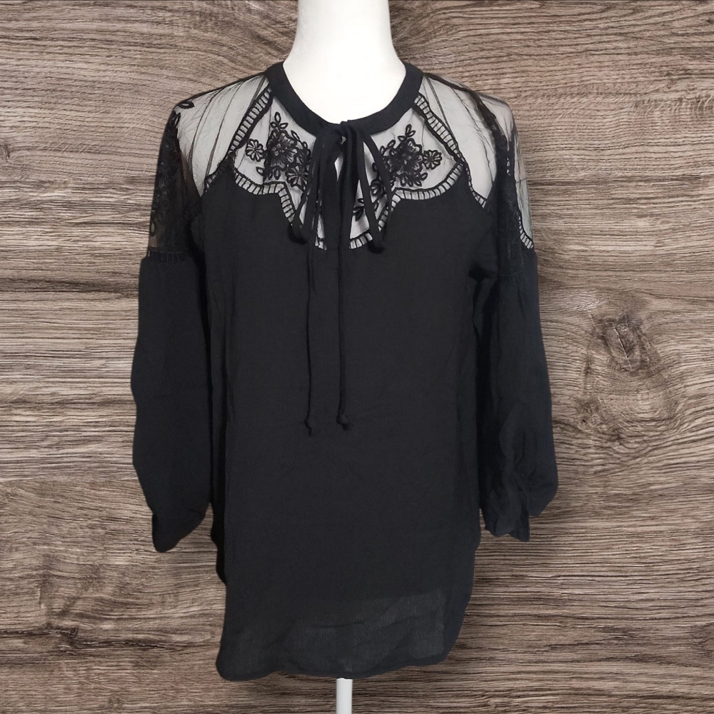 Casual Lace Crochet Floral Long Sleeve with Pull String Neckline Size Medium
